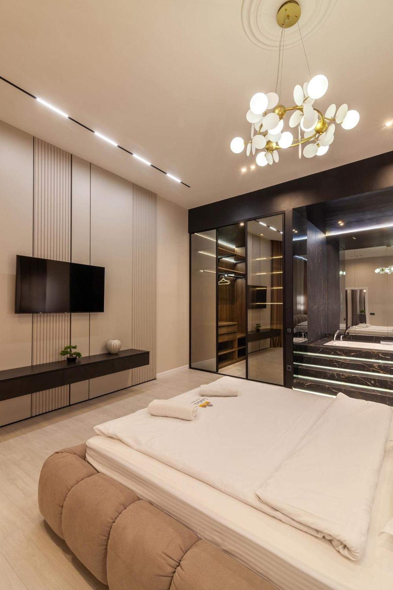 Leogrand Jacuzzi On Malaniuka 2 Apartment Lviv Exterior photo